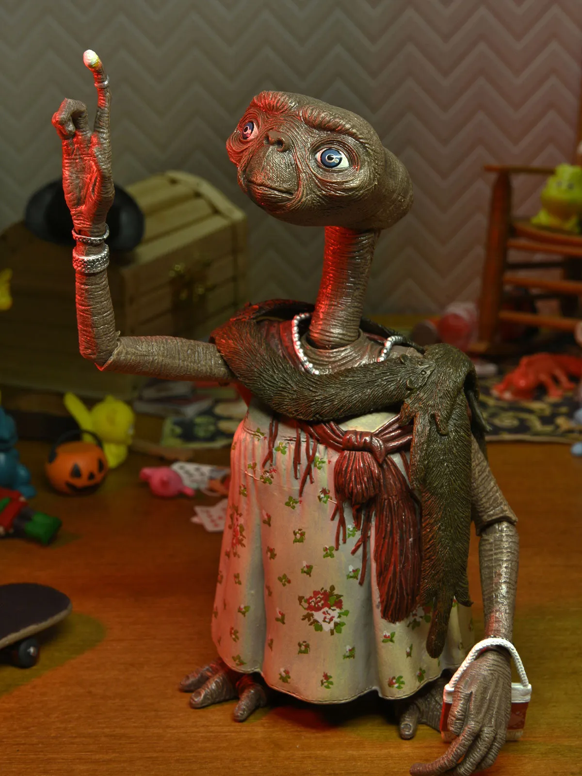 E.T. Ultimate Dress Up 40th Anniversary – 7" Scale Action Figurine - E.T. The Extra-Terrestrial - NECA Collectibles